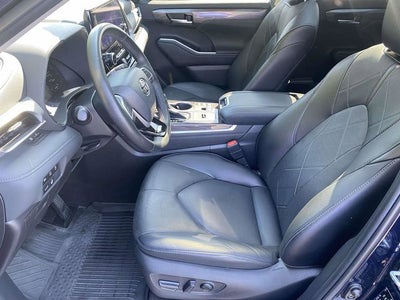 2023 Toyota Highlander Platinum