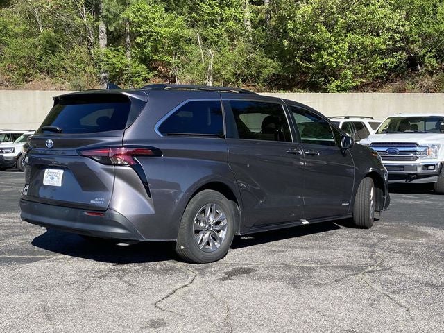 2021 Toyota Sienna XLE