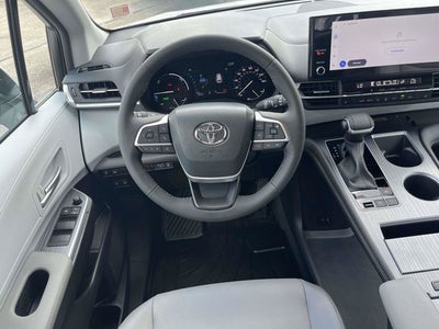 2026 Toyota Sienna XLE 8 Passenger