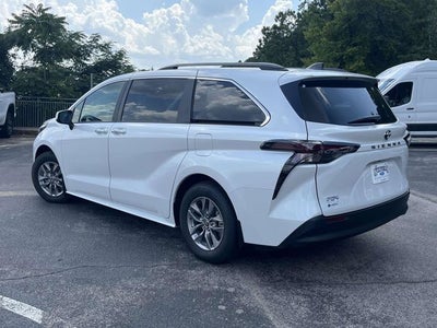 2026 Toyota Sienna XLE 8 Passenger
