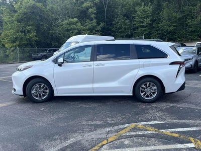 2026 Toyota Sienna XLE 8 Passenger
