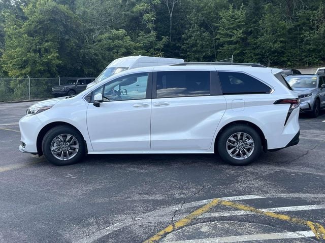 2026 Toyota Sienna XLE 8 Passenger