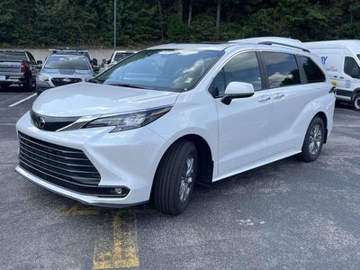 2026 Toyota Sienna XLE 8 Passenger
