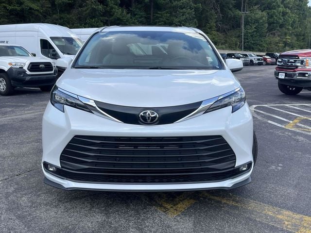 2026 Toyota Sienna XLE 8 Passenger