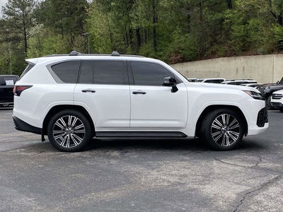 2025 Lexus LX 700h Luxury