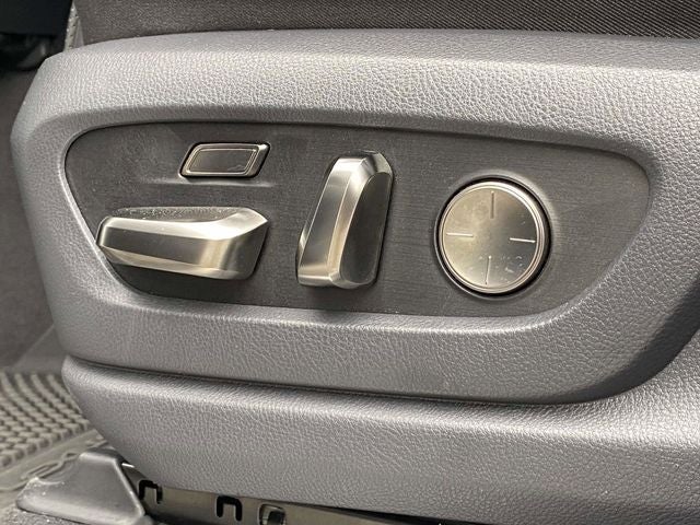 2025 Lexus LX 700h Luxury