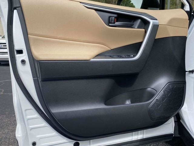 2020 Toyota RAV4 Hybrid LE