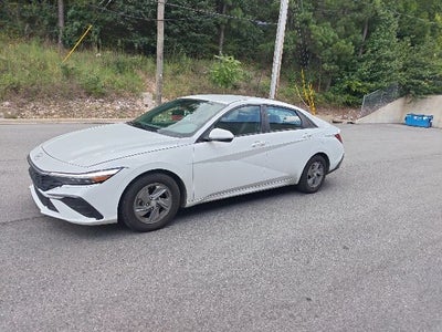 2024 Hyundai Elantra SE
