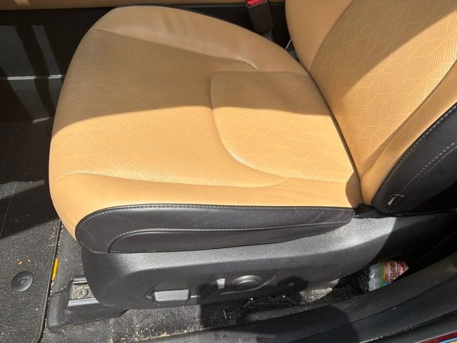 2023 Kia Carnival LX Seat Package