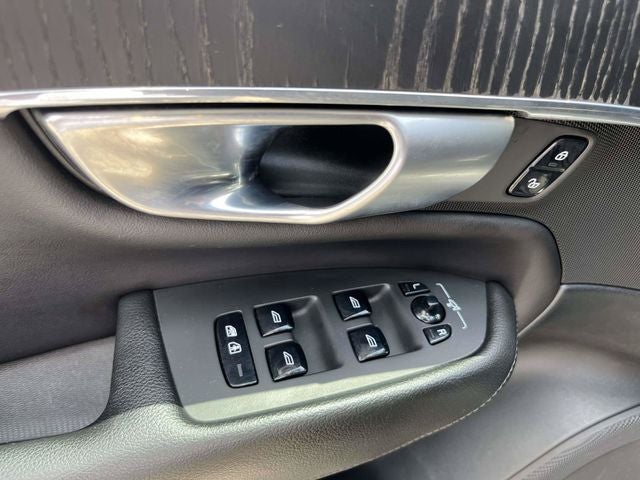 2020 Volvo XC90 T5 Momentum