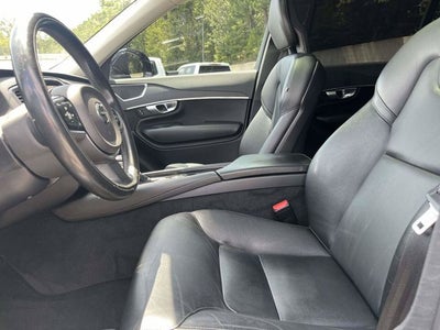 2020 Volvo XC90 T5 Momentum