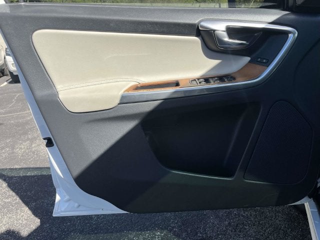 2016 Volvo XC60 T5 Drive-E Platinum