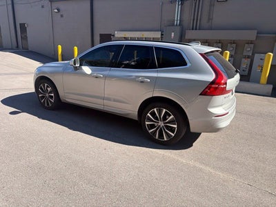 2022 Volvo XC60 B5 Momentum