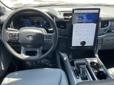 2025 Ford F-150 Lightning Flash