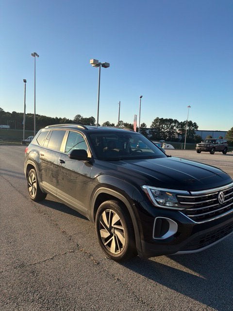 2025 Volkswagen Atlas 2.0T SE w/Technology