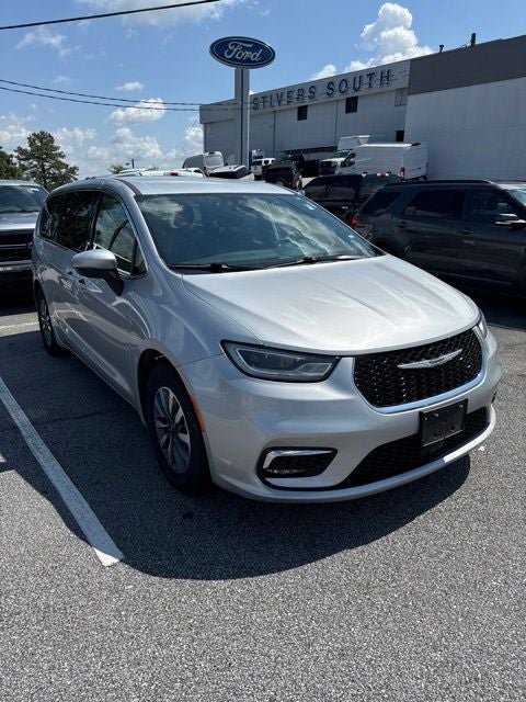 2023 Chrysler Pacifica Hybrid Touring L