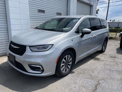 2023 Chrysler Pacifica Hybrid Touring L