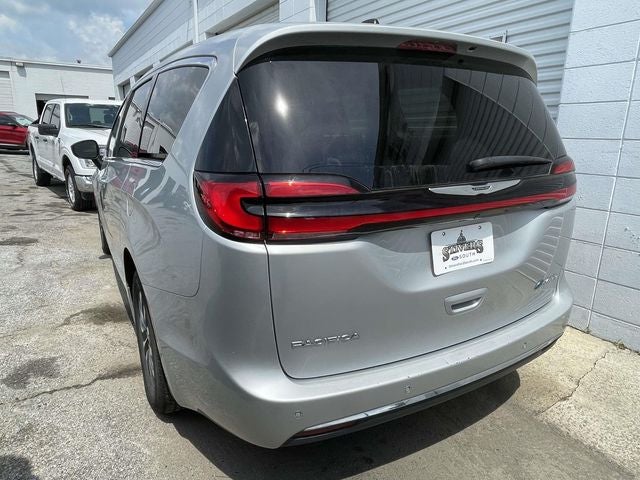2023 Chrysler Pacifica Hybrid Touring L