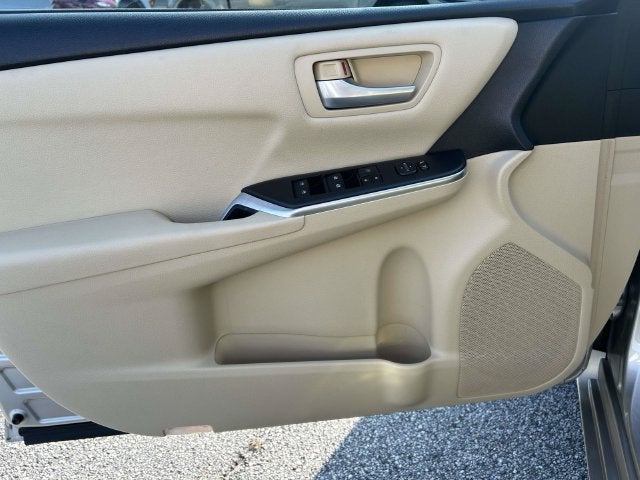 2016 Toyota Camry Hybrid LE