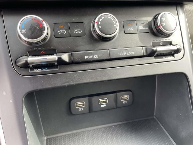 2024 Kia Carnival LX