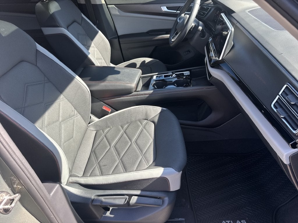 2024 Volkswagen Atlas 2.0T Peak Edition SE w/Technology