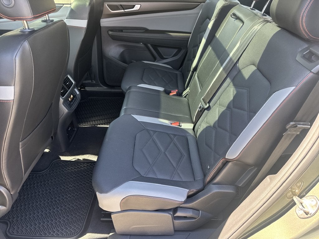 2024 Volkswagen Atlas 2.0T Peak Edition SE w/Technology