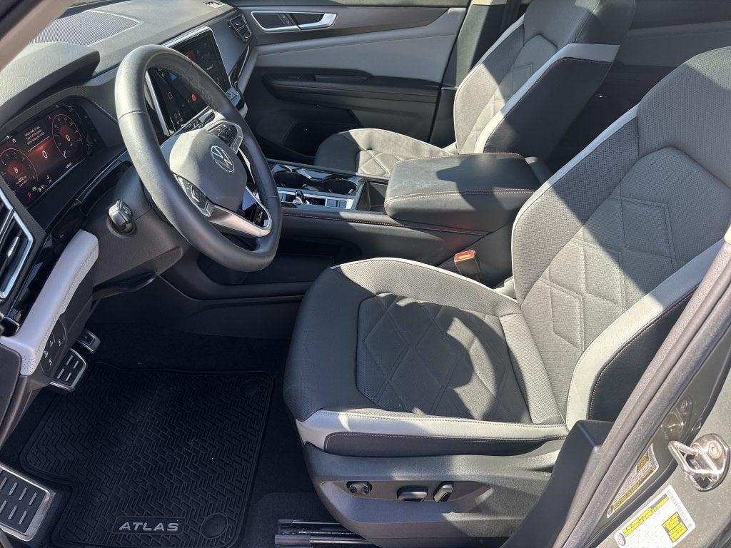 2024 Volkswagen Atlas 2.0T Peak Edition SE w/Technology