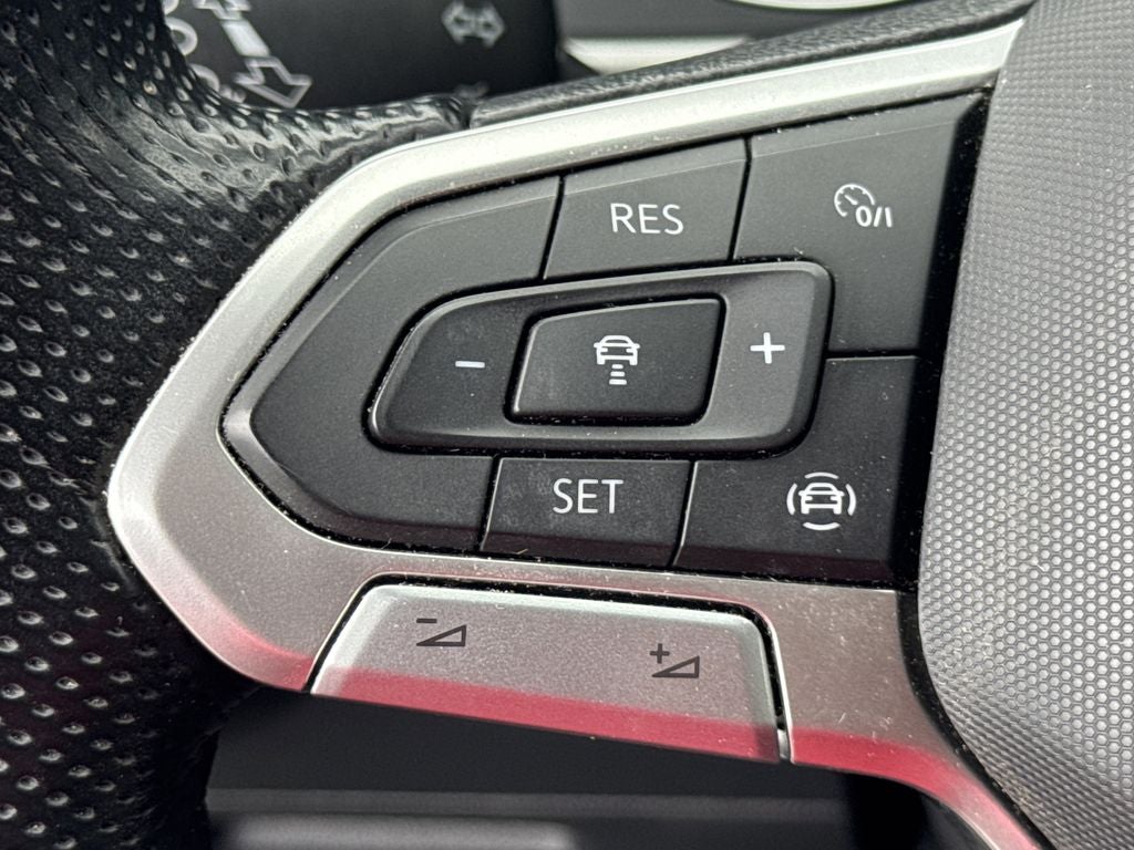 2021 Volkswagen Atlas Cross Sport 3.6L V6 SE w/Technology R-Line
