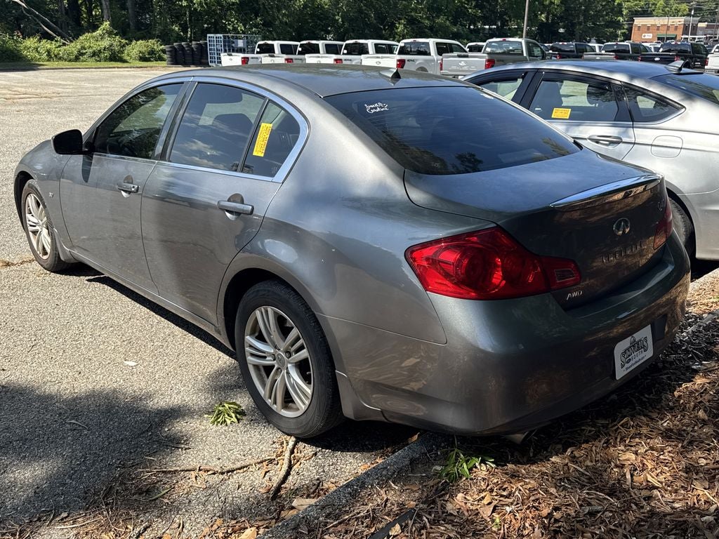 2015 INFINITI Q40 Base