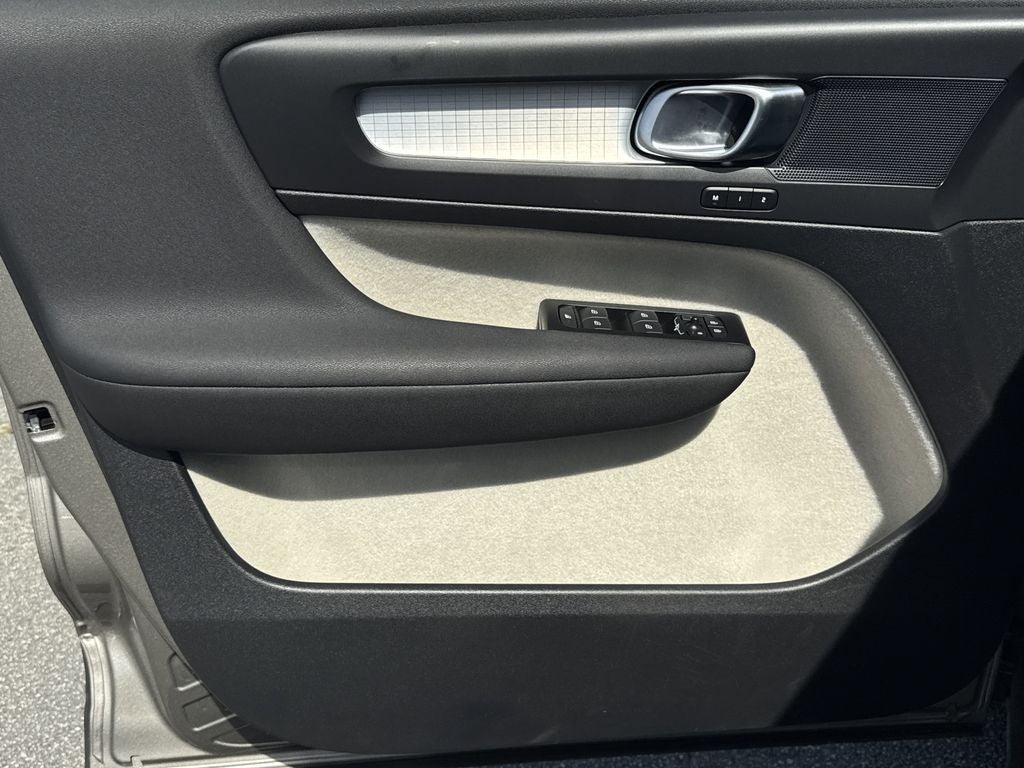 2022 Volvo XC40 Momentum