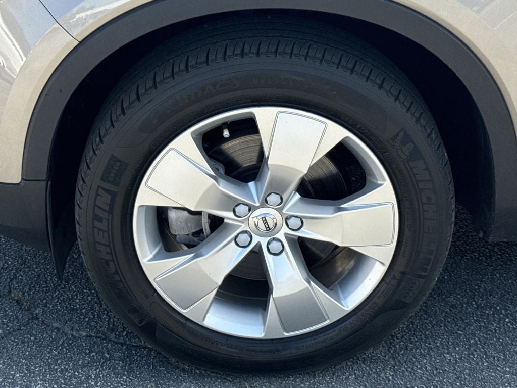 2022 Volvo XC40 Momentum