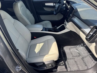 2022 Volvo XC40 Momentum