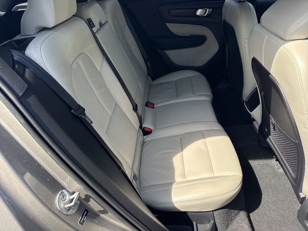 2022 Volvo XC40 Momentum
