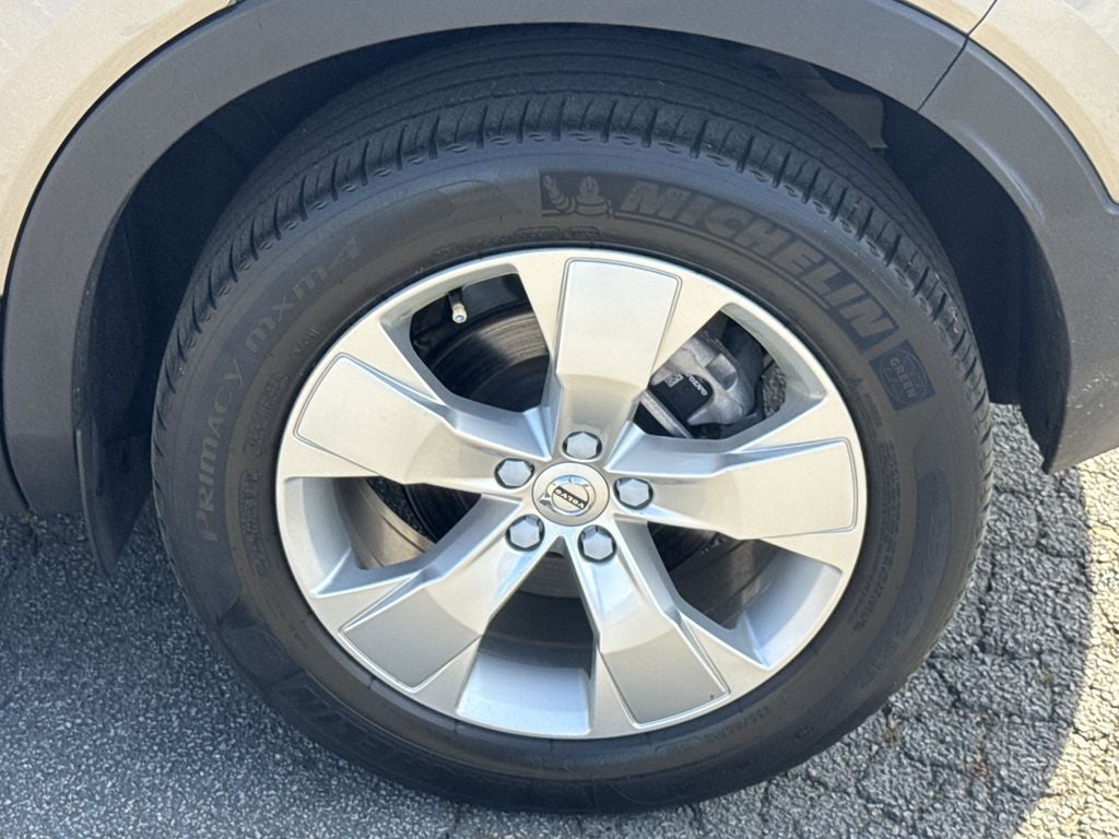 2022 Volvo XC40 Momentum