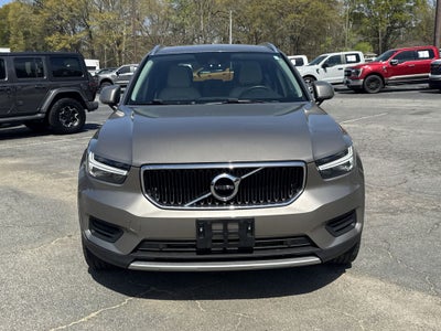 2022 Volvo XC40 Momentum