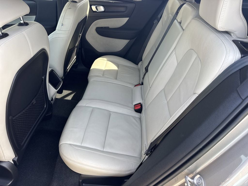 2022 Volvo XC40 Momentum