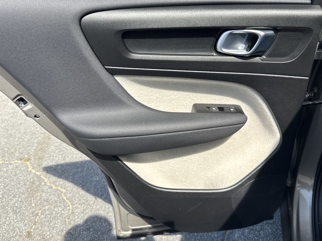 2022 Volvo XC40 Momentum