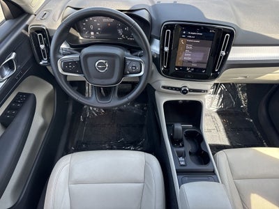 2022 Volvo XC40 Momentum