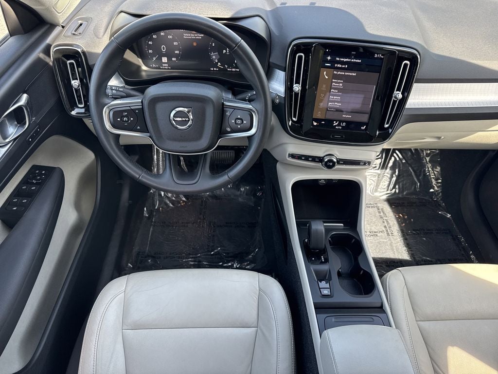 2022 Volvo XC40 Momentum