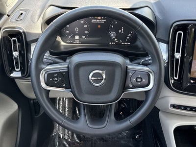 2022 Volvo XC40 Momentum