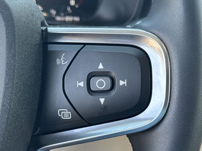 2022 Volvo XC40 Momentum