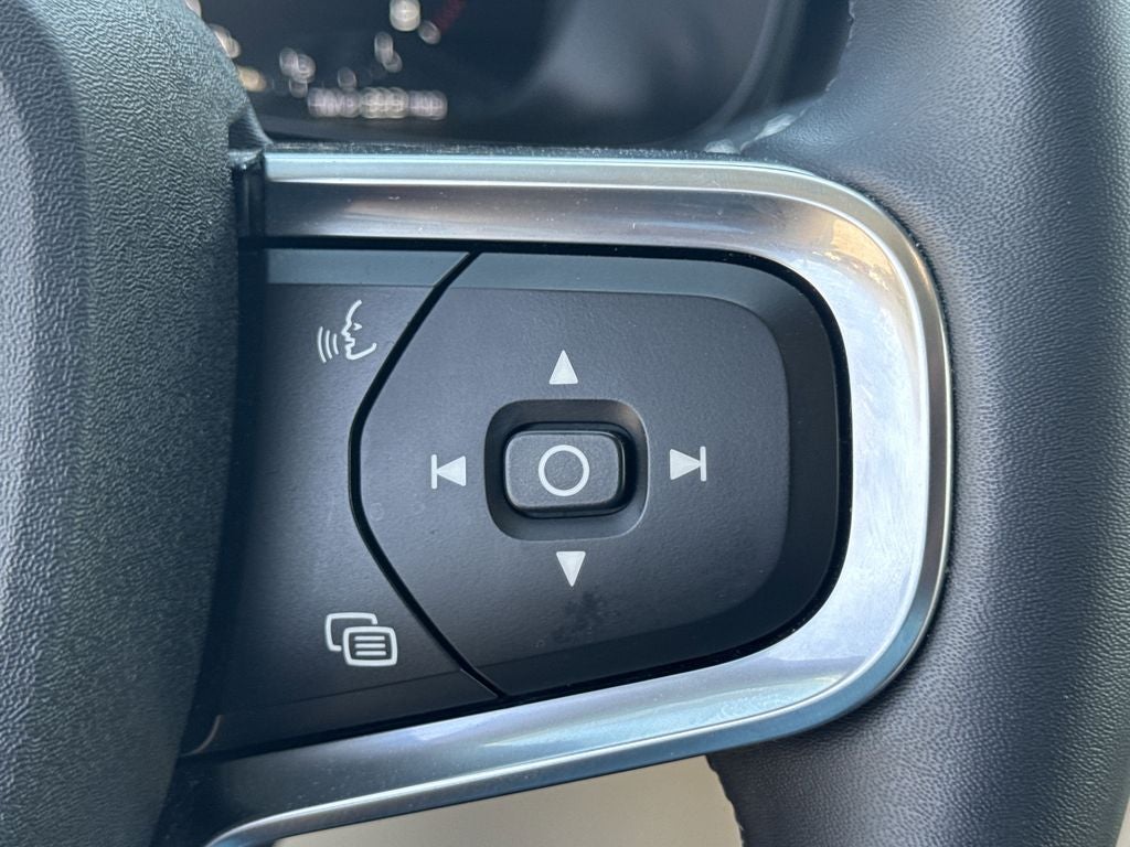 2022 Volvo XC40 Momentum