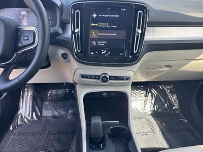 2022 Volvo XC40 Momentum