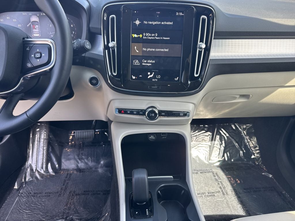 2022 Volvo XC40 Momentum