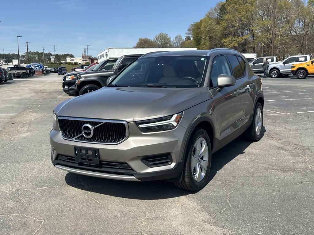 2022 Volvo XC40 Momentum