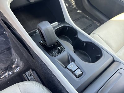 2022 Volvo XC40 Momentum