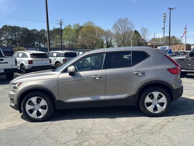 2022 Volvo XC40 Momentum