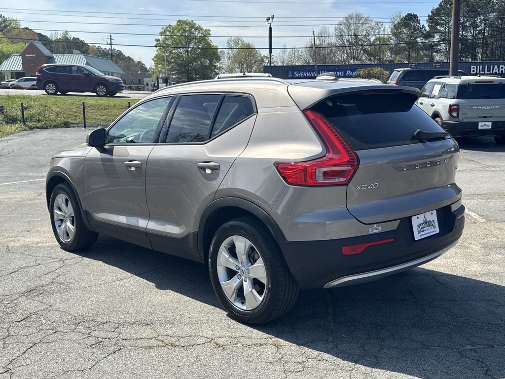 2022 Volvo XC40 Momentum