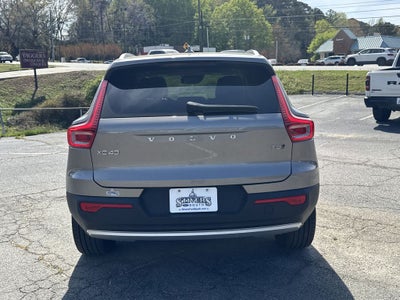 2022 Volvo XC40 Momentum