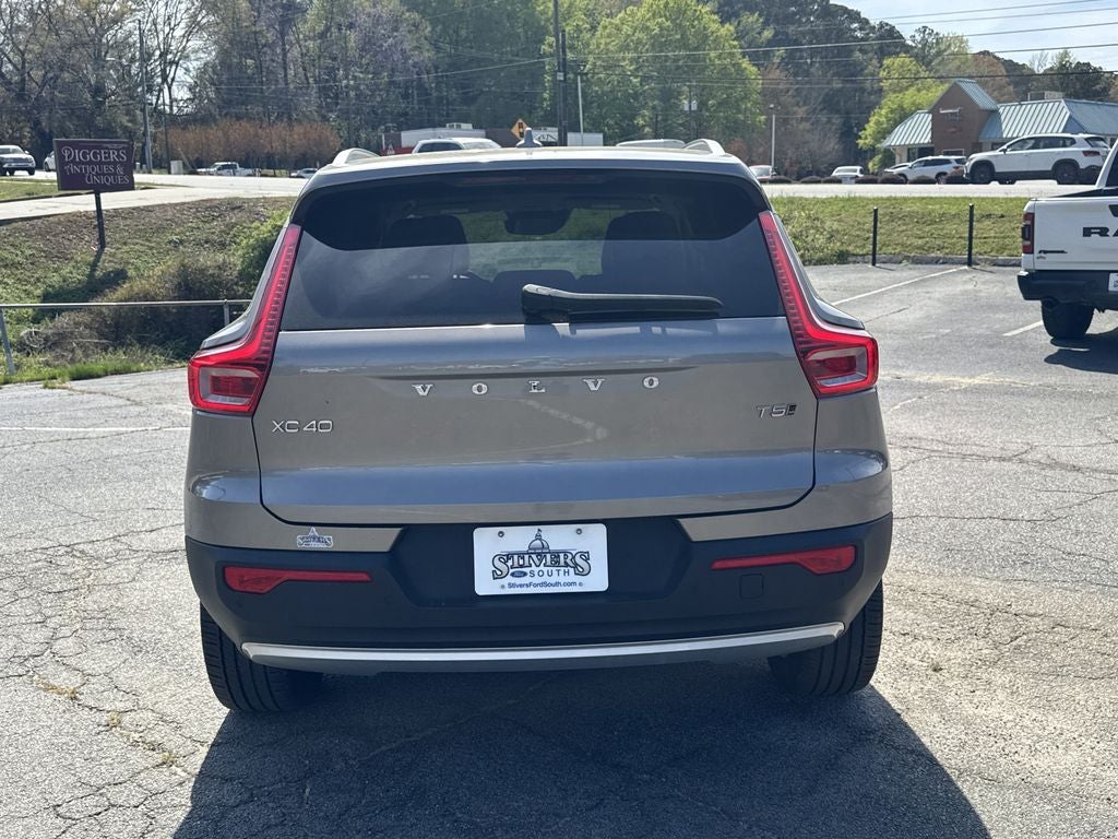 2022 Volvo XC40 Momentum
